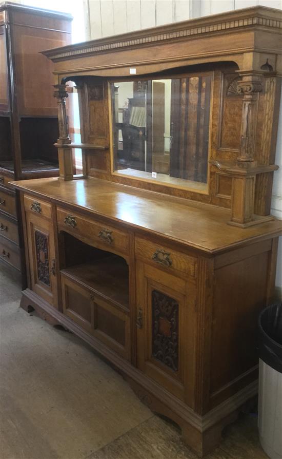 Carved light oak dresser(-)